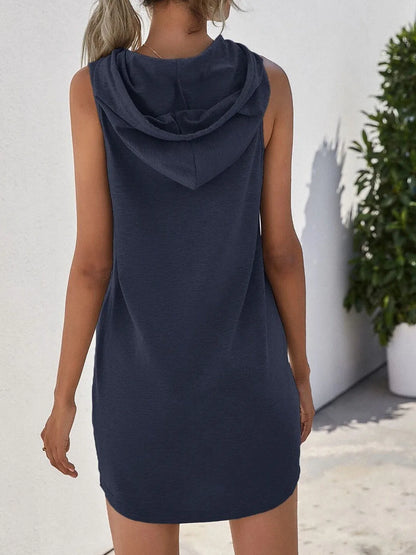 Sleeveless hooded dress; European and American fashion style; pure color and simple; daily commuting outfit.